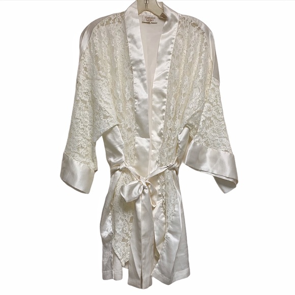 Victoria's Secret Other - VICTORIA’S SECRET Vintage Floral Lace Robe